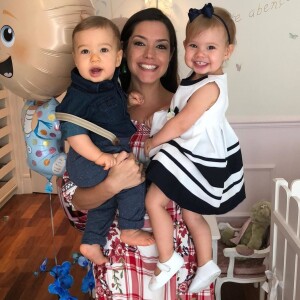 Thais Fersoza disse que nunca deixou os filhos falarem palavras erradas por achar fofo 