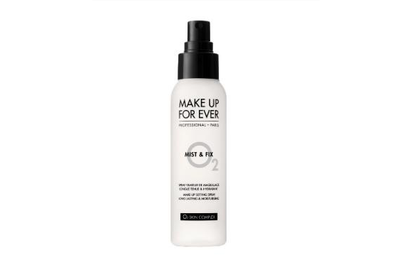 A Make Up Forever tem o Mist & Fix, que garante acabamento aveludado e longa duranção