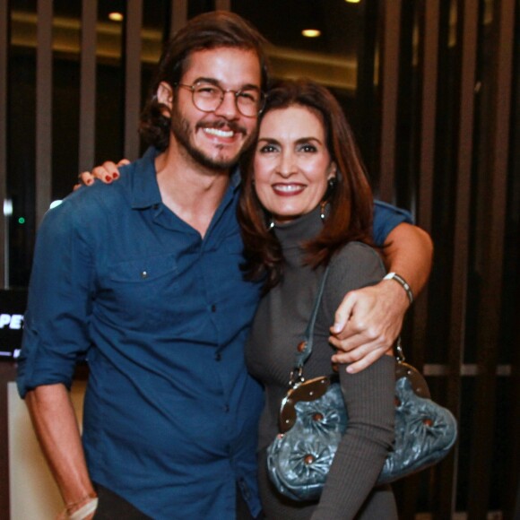 Fátima Bernardes mantém namoro a distância com Túlio Gadêlha
