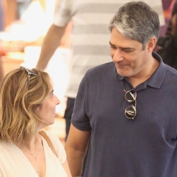 William Bonner e a mulher, Natasha Dantas, passeiam no shopping da Gávea, Zona Sul do Rio de Janeiro, em 7 de abril de 2019