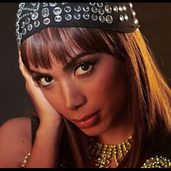 Anitta contou ter estourado verba por conta dos 10 clipes do álbum 'Kisses'