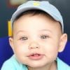 Filho de Andressa Suita e Gusttavo Lima, Samuel posou com look com pegada sporty, graças ao boné, em diferentes tons de azul e, de quebra mostrou seus mais novos dentinhos.