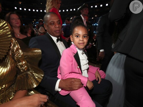 Para acompanhar os pais, Jay-Z e Beyoncé, ao Grammy, Blue Ivy escolheu conjunto de grife italiana inspirado em ninnguém mais ninguém menos do que o cantor Prince. Ao contrário do roxo do look  de Prince, Blue Ivy apostou no rosa na produção.