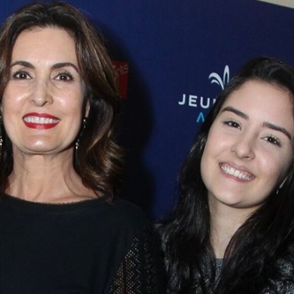 Fátima Bernardes foi comparada à filha Laura ao postar foto sua quando criança: 'Sua cópia'