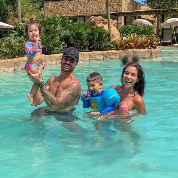 Rodrigão exaltou casamento com Adriana Sant'Anna em foto com filhos