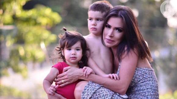 Adriana Sant'Anna postou foto com filhos, Rodrigo e Linda, no Instagram nesta sexta-feira, 12 de abril de 2019