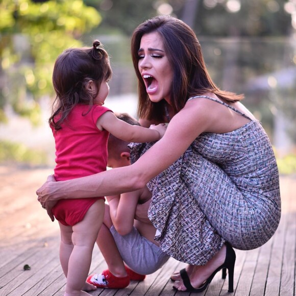 Filha de Adriana Sant'Anna, Linda roubou a cena em foto com a mãe