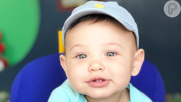 Andressa Suita mostrou os dentinhos do filho Samuel, de 8 meses