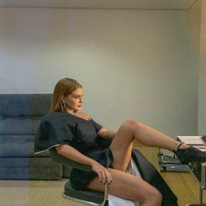 Marina Ruy Barbosa mostra seu lado fashionista em day off neste domingo, dia 14 de abril de 2019