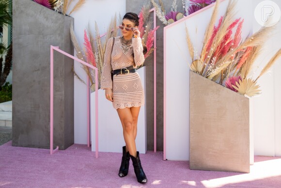 Look Coachella 2019: vestido de tricô e bota western foi a escolha de Camila Coelho
