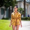 Look Coachella 2019: amarelo é a escolha da maioria das fashionistas. Olivia Culpo ficou incrível com esse conjunto e botinhas nude