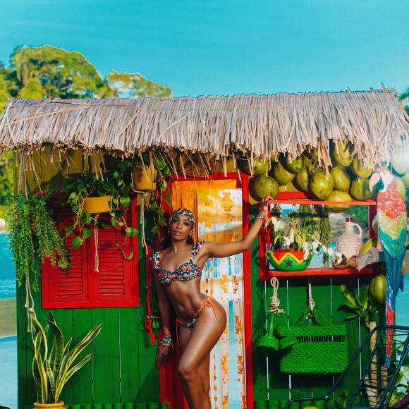 Iza e sua equipe têm um desafio proposto pela health coach, antes de ir ao banheiro, fazem '10 a 20 agachamentos e um copão de água'