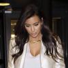 A reality star Kim Kardashian chega ao aeroporto de Los Angeles, em 20 de novembro de 2012.