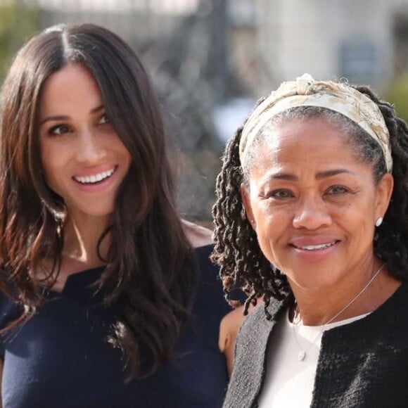 Meghan Markle já está com a mãe, Doria Regland, na Inglaterra, como indicou 'Entertainment Tonight', no domingo, dia 21 de abril de 2019