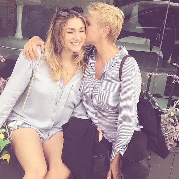 Xuxa lembrou proposta da filha, Sasha: 'Não quer provar maconha?'