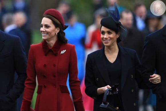 Kate Middleton aposta na trend das alice bands