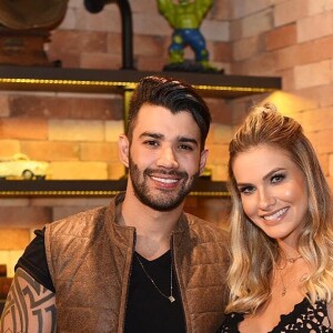 Andressa Suita reage ao ver foto de Gusttavo Lima sem camisa: 'Tá demais, bebê'