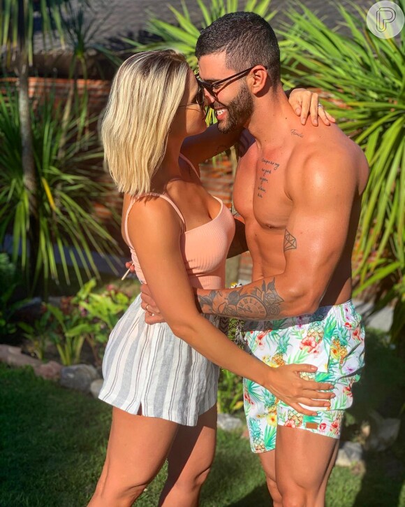 Andressa Suita reage ao ver foto de Gusttavo Lima sem camisa: 'Tá demais, bebê'