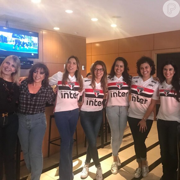 Família de Patricia Abravanel prestigiou reestreia de Alexandre Pato no futebol brasileiro neste domingo, 28 de abril de 2019