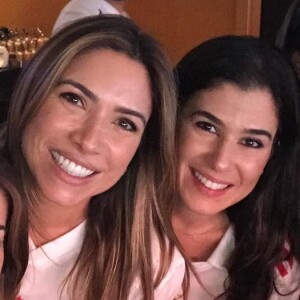 Patricia Abravanel e a família se reuniram para torcer na estreia de Alexandre Pato, namorado de Rebeca Abravanel, no São Paulo