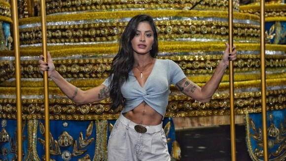 Aline Riscado assume posto de rainha de bateria da Vila: 'Sabrina me inspira'