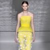 Givenchy também apostou no corset para sua coleção de Primavera-Verão 2019. Amarelo segue em alta