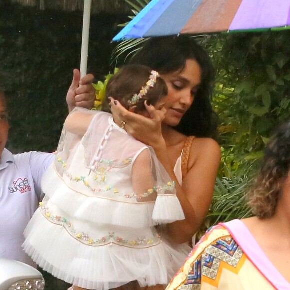 Débora Nascimento e José Loreto comemoraram juntos o 1º ano da filha, Bella