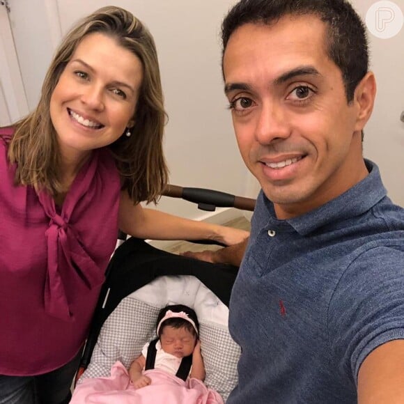 Silvana Ramiro, apresentadora do 'Bom dia Rio', é mãe de Júlia, fruto do seu casamento com o empresário Rafael Dias e também vai passar o primeiro Dia das Mães com a menina, nascida no final de abril de 2019