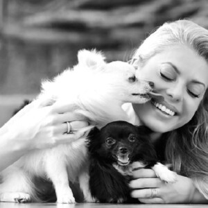 A modelo Carol Bittencourt ficou em estado de choque após não conseguir salvar os cachorros de estimação