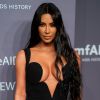 A cintura fina de Kim Kardashian no MET Gala gerou muitas críticas na web. 'Onde estão os órgãos dessa mulher?'.