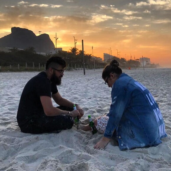 Marilia Mendonça afastou rumor de romance com Henrique, da dupla com Juliano