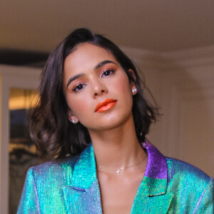 Bruna Marquezine contou para fã o que mais sente falta em Paris