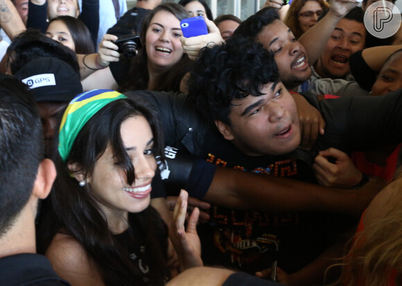 As meninas da Fifth Harmony causam tumulto em aeroporto do Rio