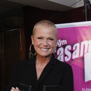 Xuxa Meneghel apareceu sorridente durante gravação com Eliana