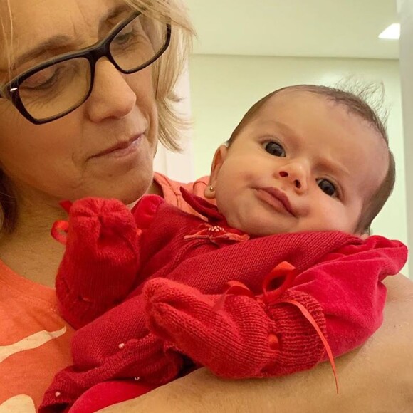 Thaeme compartilha vários momentos da filha, Liz