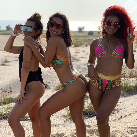Anitta se divertiu na Costa Rica com amigas em dias de folga neste ano