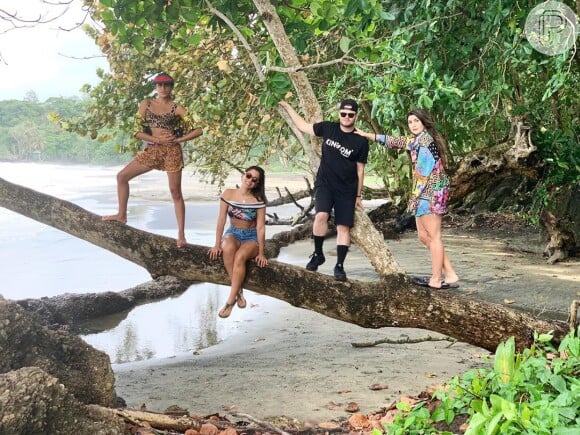 Anitta esteve recentemente em viagem divertida com amigos pela Costa Rica