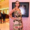 Vestido com estampa floral e fundo transparente de Isabella Fiorentino foi destaque na noite promovida pela grife Dolce & Gabbana