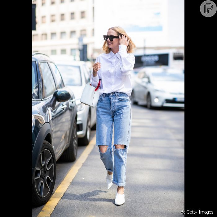 calça jeans e camisa social branca