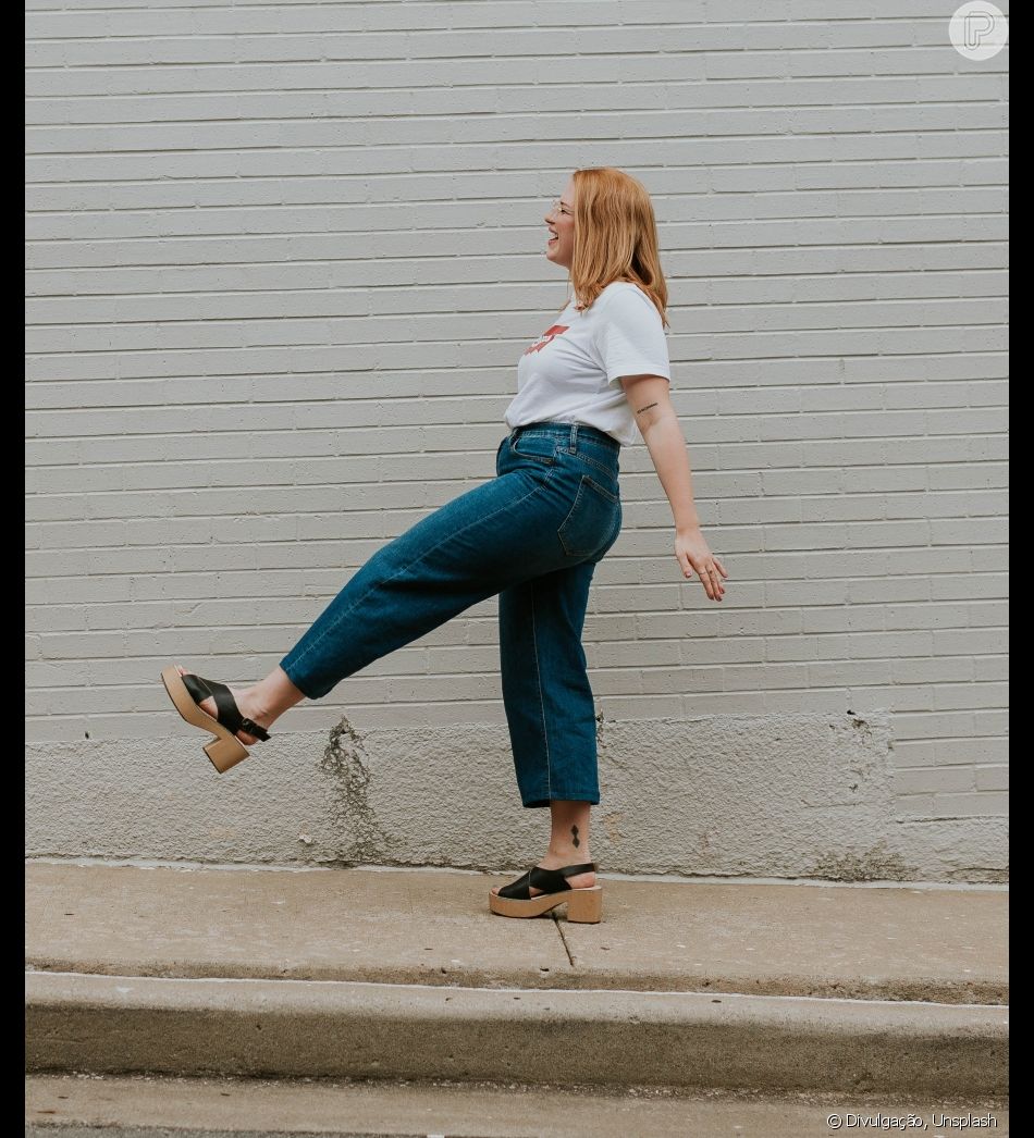 calça jeans com sandalia de salto