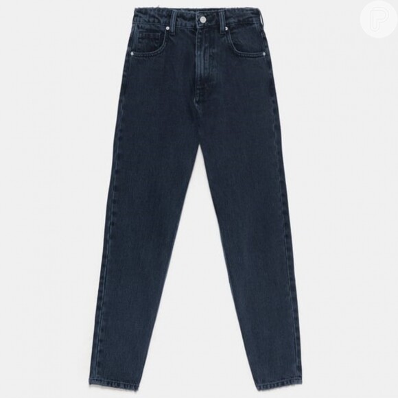 A mom jeans de lavagem escura da Zara custa R$ 189