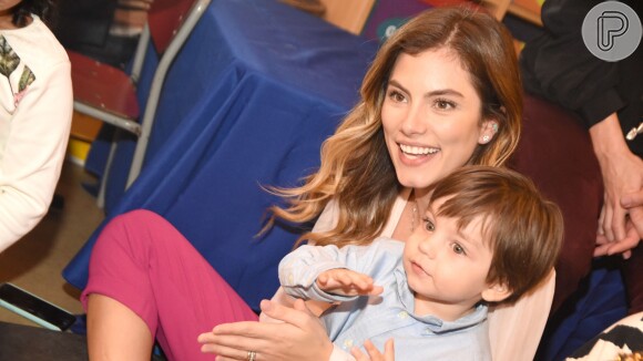 Filho de Bruna Hamú, Julio chamou atenção pela semelhança com a mãe em festa de aniversário de 2 anos: 'Sua xerox!'