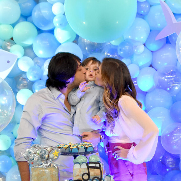 Filho de Bruna Hamú, Julio ganhou carinho dos pais, a atriz e o empresário Diego Moregola