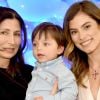 Bruna Hamú posou com a mãe, Bárbara, e o filho, Julio na festa de 2 anos do menino