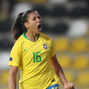 Bia Zaneratto é um dos grandes nomes do Brasil e uma das maiores artilheiras