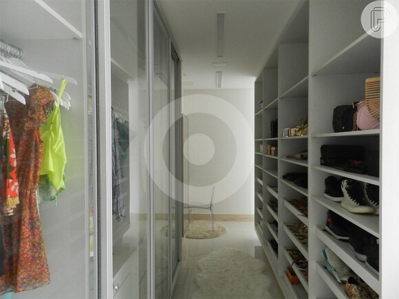 Um dos quartos da casa vendida por Simaria tem um closet