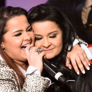 Maiara e Maraisa fazem show e agitam fãs no Ceará