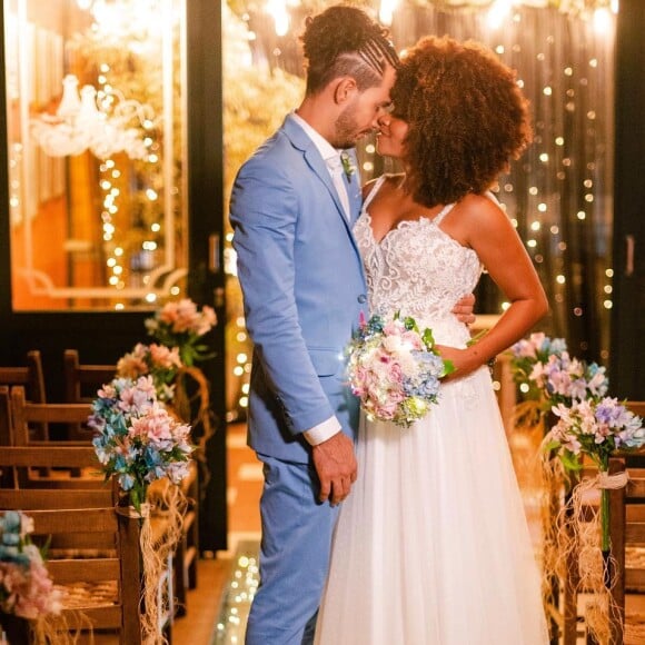 Na acosião, Jeniffer Nascimento também se vestiu de noiva