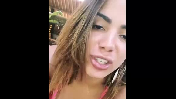 Anitta comenta vídeo do pai, Mauro Machado, na internet