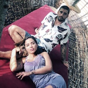 'Agora o outro deu pra ensinar me pai as funcionalidades do Instagram pra que ele aprimore seu blog. Agora ferrou, galera, prepara o pacote de dados que vai ser babado', disse Anitta